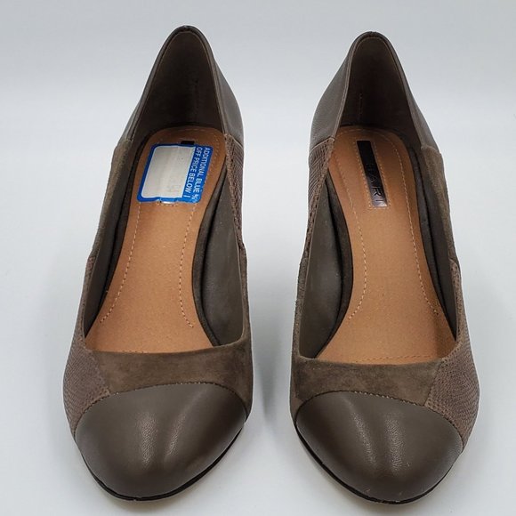 Tahari Elroy snakeskin & suede block heels - Picture 5 of 8